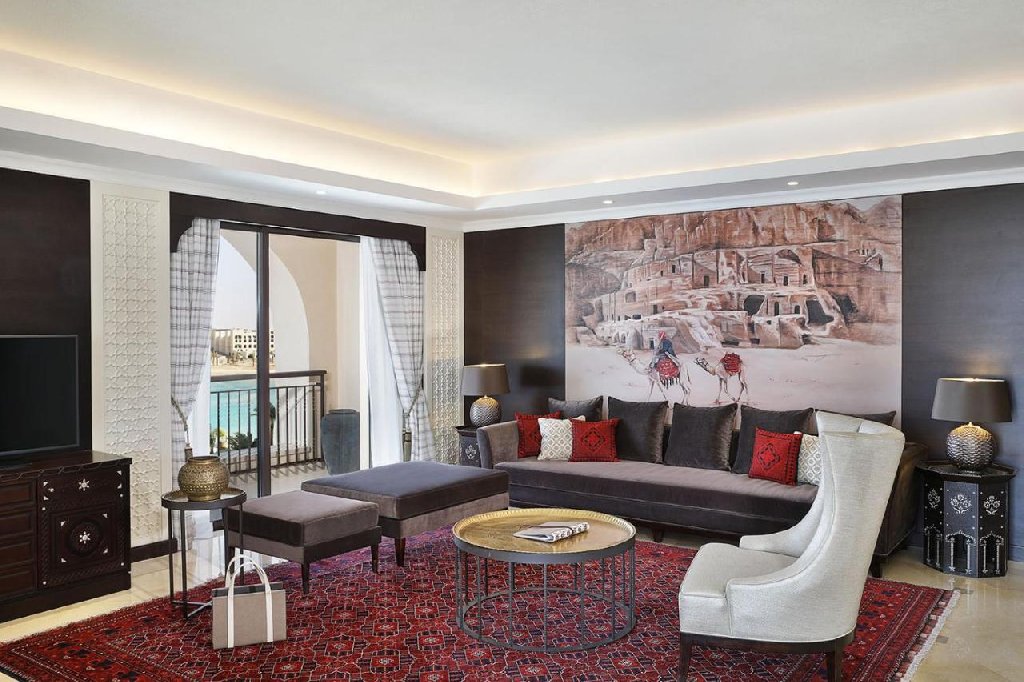 Al Manara Luxury Hotel
